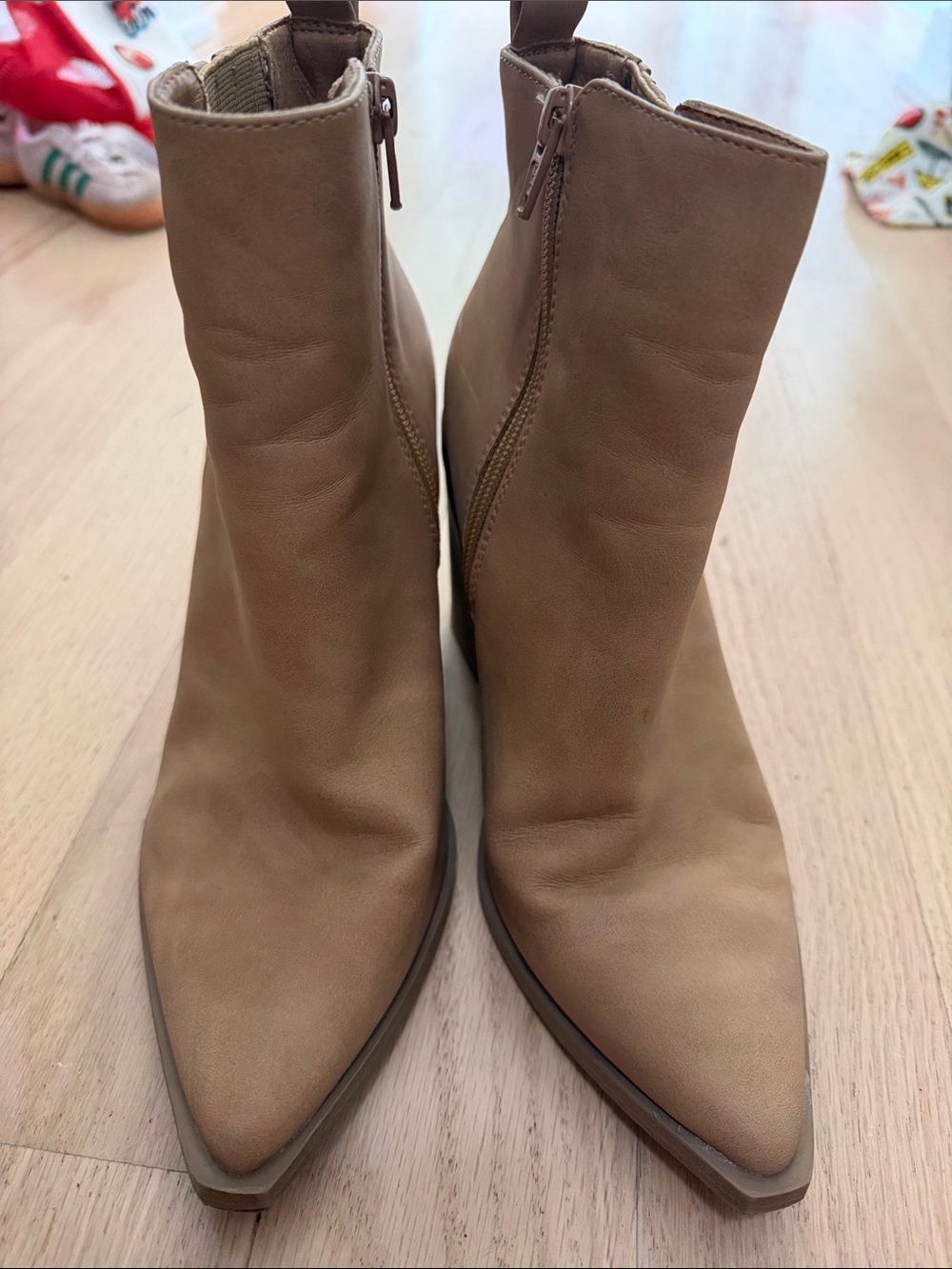 Women's Pointed Toe Ankle Boots in Tan